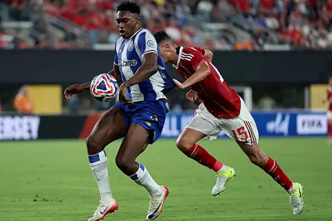 تقارير: أستون فيلا يطلب سامو من بورتو